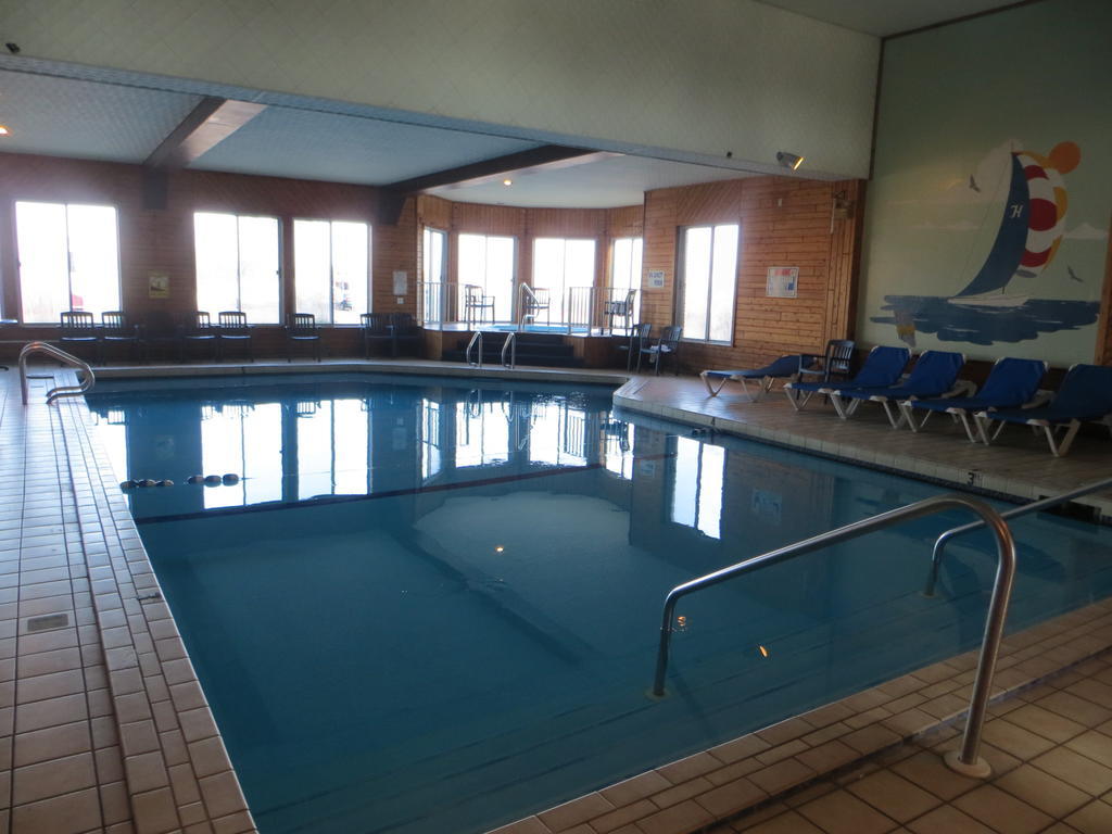Ramada By Wyndham Mackinaw City Waterfront Экстерьер фото